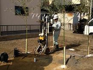 建物の四隅と、真ん中5点をしっかり調査します